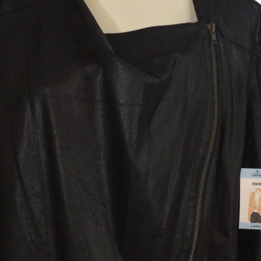 Mote Leatherlook Top - Picture 2 of 10